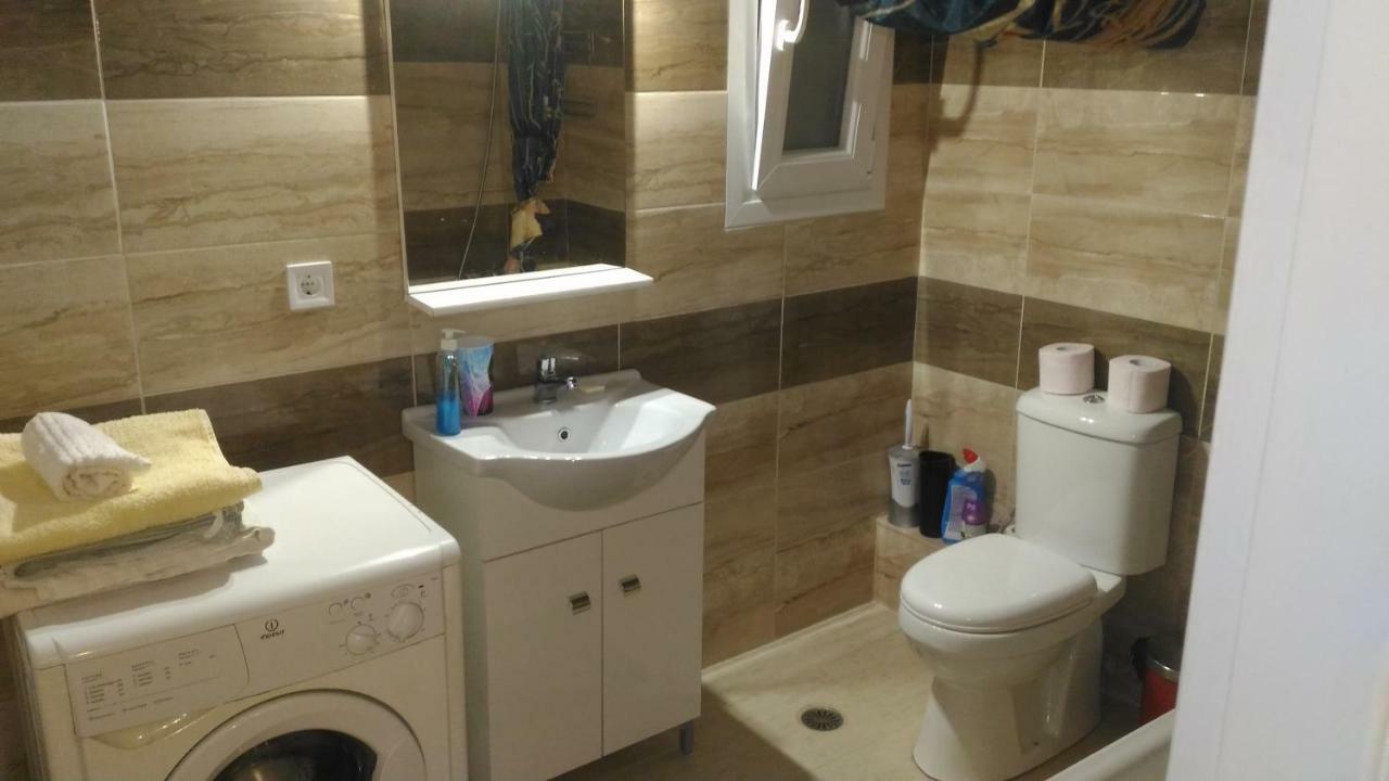 Apartment On Dimitrakopoulou Athena Bagian luar foto